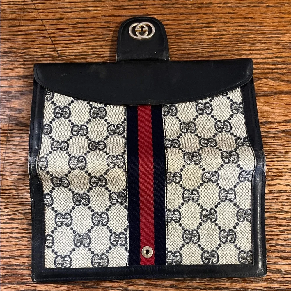 VINTAGE Gucci Beige and Black Women's Wallet - Picture 3 of 3
